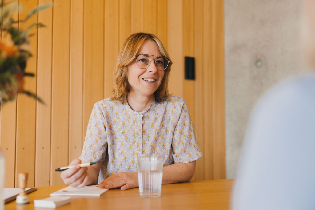 Beratungsgespräch zu Zyklus und Hormonen in der Naturheilpraxis Natalie Mayer, Wangen im Allgäu
