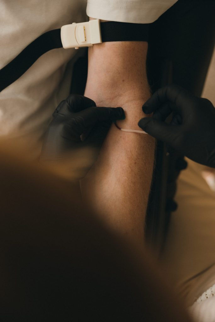 Blutentnahme für die Labordiagnostik in der Naturheilpraxis Natalie Mayer, Wangen im Allgäu